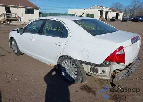 2011 Ford Fusion Hybrid z USA, uszkodzony, nr VIN 3FADP0L32BR344134